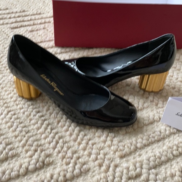 ferragamo lucca pump